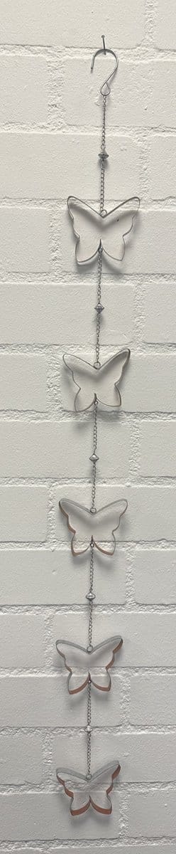 Deco hanger "Vlinders" met metalen ketting - Zilveren ketting + bruine vlinders - lengte 108 cm - Woondecoratie - Woonaccessoires