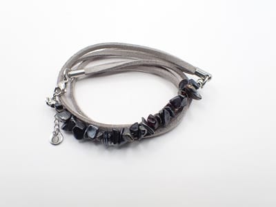 Colure® wikkelarmband met half edelsteen split zwarte obsidiaan suède grijs