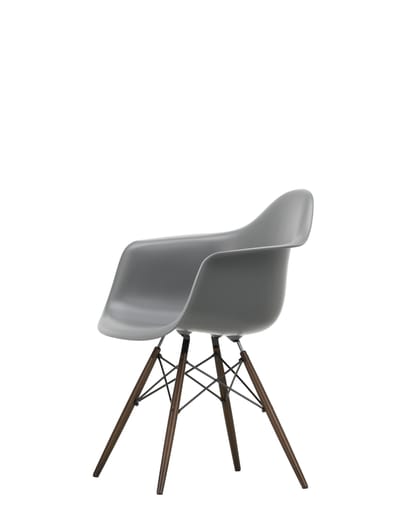 Vitra DAW Eames Plastic Armchair - granietgrijs RE - donkere esdoorn
