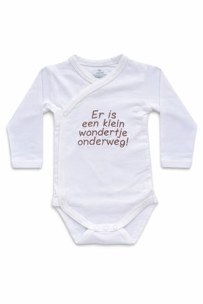 Omslag Romper Baby – Er is een klein wondertje onderweg – Geborduurd – Newborn Cadeau – Unisex / Romper zwangerschapsaankondiging – Unisex babykleding - omslagromper - 100% katoen - baby aankondiging - originele zwangerschaps reveal