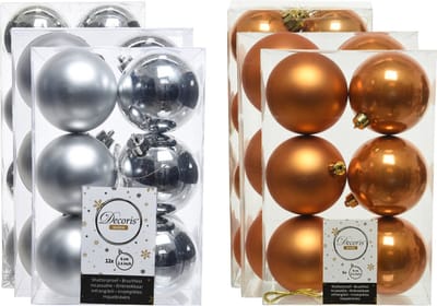 Kerstversiering kunststof kerstballen kleuren mix cognac bruin/zilver 4-6-8 cm pakket van 68x stuks