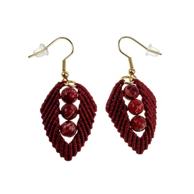 Bordeauxrode Micro-Macramé Blad Haakoorbellen met Sedimentsteen, Lange Oorbellen, Verguld RVS, Dames - Handgemaakt door esde2