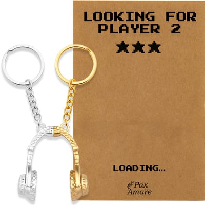 BFF Sleutelhanger voor 2 'Looking for player 2' - Magnetische Koptelefoon - Sleutelhanger set op Cadeau Kaartje - Goudkleurig & Zilverkleurig - Vriendschap Symbool - Pax Amare