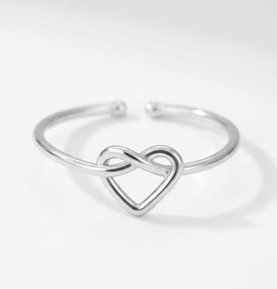 Lundholm Ringen Dames Zilver kleurig - Jewellery One Size zilveren ring dames – Premium Stainless Steel – Verstelbare Ring met Verbonden Hartje Infinity – Elegant & Betekenisvol cadeautje vrouw – My Maya Serie - Sieraad Cadeau voor Haartip voor Haar