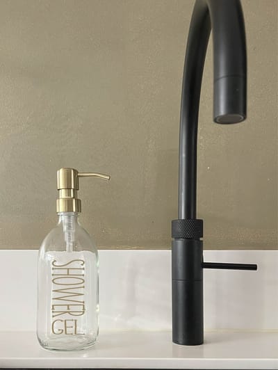 BBBLS® Design Dispenser "Showergel" | Transparant Glas | 500ml | RVS / Metaal Pomp Goud | Zeeppomp | Zeepdispenser | Zeephouder