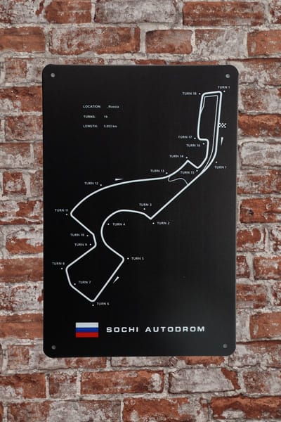 Sochi Autodrom - Metalen wandbord - Wandborden – Formule 1 - Tekstbord - Retro wandbord - Metal sign - Race track - Grand Prix - 20 x 30cm - Cave & Garden