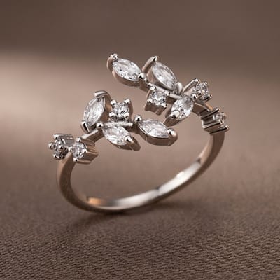 Lundholm Sanna Ring Dames Zilverkleurig – Premium Stainless Steel – Verstelbare Open Ring met Zirkonia Steentjes – Blad Ring Dames – One Size – Waterproof & Hypoallergeen – Scandinavisch Design