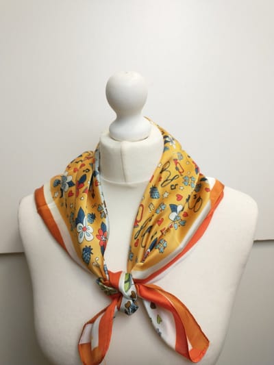 Vierkante dames sjaal Wies fantasiemotief oranje wit geel blauw rood zwart lichtblauw bruin groen 90x90
