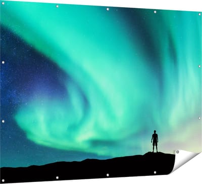 Gards Tuinposter Man bij het Groene Noorderlicht - 160x120 cm - Tuindoek - Tuindecoratie - Wanddecoratie buiten - Tuinschilderij