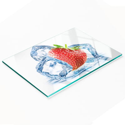 Keukenplank van gehard glas met afbeelding van aardbeien en ijs, 80x52 cm