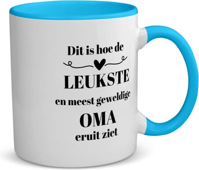 Akyol - dit is hoe de leukste en meest geweldige oma eruit ziet koffiemok - theemok - blauw - Oma - meest leukste oma - verjaardag - cadeautje voor oma - oma artikelen - kado - geschenk - 350 ML inhoud