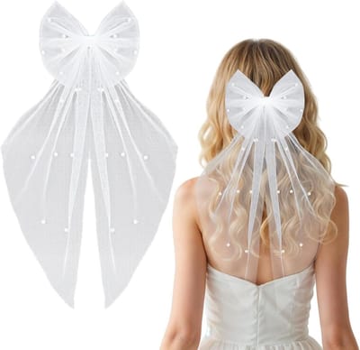 Korte Bruidsluier van Zacht Tulle met Parels en Strik voor Vrijgezellenfeest en Trouwerij, Perfecte Accessoire voor de Grote Dag