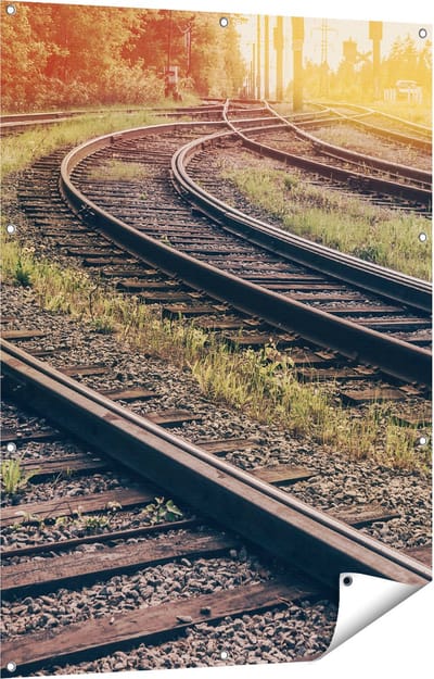 Gards Tuinposter Rails Spoorwegen naast Elkaar - 90x120 cm - Tuindoek - Tuindecoratie - Wanddecoratie buiten - Tuinschilderij