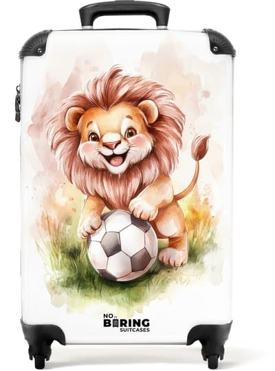 NoBoringSuitcases.com® - Kinderkoffer jongen - Kindertrolley jongens - Speelse leeuw met voetbal op grasveld - Handbagage koffer lichtgewicht - Reiskoffer trolley kinderen - Rolkoffer met wieltjes - Past binnen 55x40x20 en 55x35x25