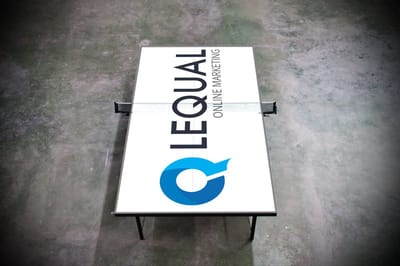 Bedrukte Outdoor Tafeltennistafel Sponeta S1- met logo-Inklapbaar - Verrijdbaar- Hoge kwaliteit - Buitentafel - 10 jaar garantie - LxBxH 274x152,5x76cm- Outdoor pingpong tafel-Showroom Eindhoven-Personaliseren-Custom Made-Maatwerk-UV bestending