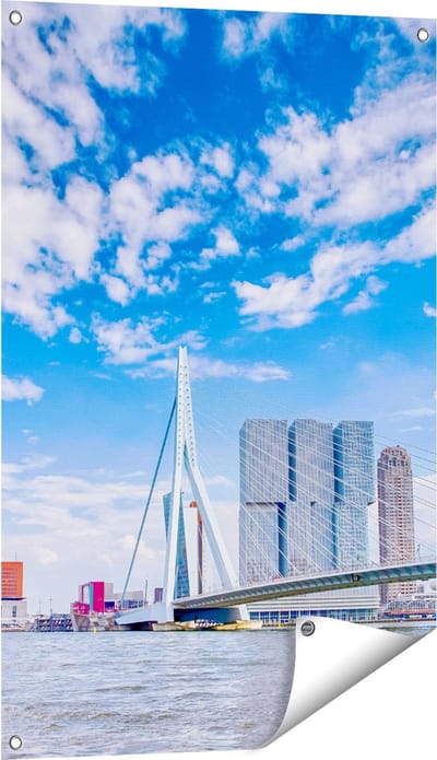 Gards Tuinposter Erasmusbrug aan het Water in Rotterdam - 60x90 cm - Tuindoek - Tuindecoratie - Wanddecoratie buiten - Tuinschilderij