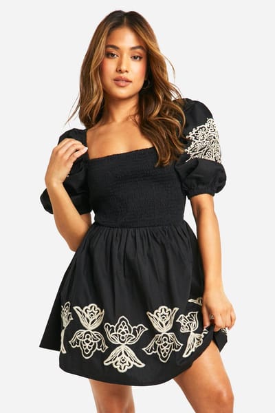 boohoo Dames Petite geborduurde mini jurk met puffmouwen | Zwart | Maat: 44