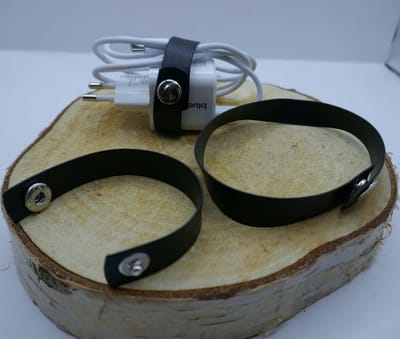Kabelbinders 3 stuks zwarte met drukkers - kabel organiser - 3 kabelbinders om de kabels niet in de knoop te laten komen - kabelbinders herbruikbaar door middel van een drukker - duurzame kabelbinders - herbruikbare snoerenklemmen