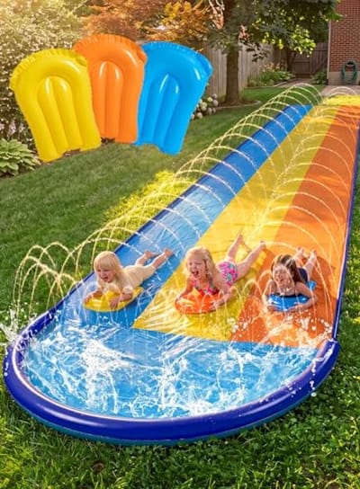 Opblaasbare driekleurige waterglijbaan 22,5 ft (685 cm) met 3 bodyboards en ingebouwde sprinklers - Ultrabreed 3-banen ontwerp voor achtertuin