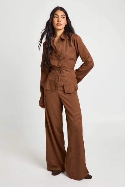 boohoo Dames Tall Getextureerde Shirt met Strikdetail & Broek Coordinatenset | Chocolate | Maat: 18