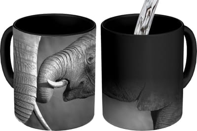 Magische Mok - Foto op Warmte Mokken - Koffiemok - Wilde dieren - Olifant - Zwart - Wit - Portret - Magic Mok - Beker - 350 ML - Theemok