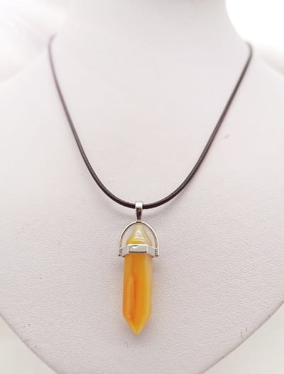 Edelsteen - Calciet Agaat - Obelisk Hanger met - gratis - zwart - wax koord Ketting - 40cm + 5cm Verstelbaar - Alle kinderen hebben een natuurlijke aantrekkingskracht op edelstenen.