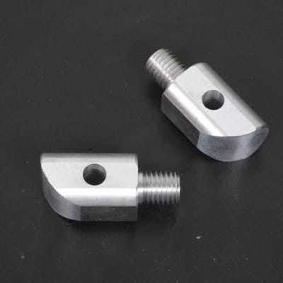 paar adapters voor voetensteun achterpassagier voor derbi 50 gpr motorfietsen