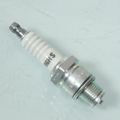 Bougie d'allumage NGK pour Moto Benelli 50 AL Après 2008 Neuf