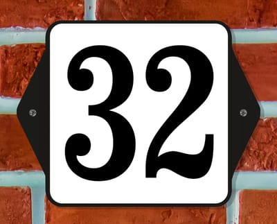 Huisnummerbord Klassiek - Nummer 32 - 14 x 11 cm - incl. bevestiging | - naambord - nummerbord - voordeur