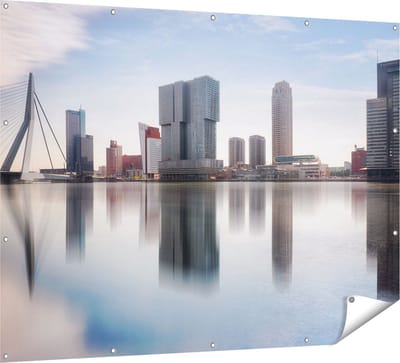 Gards Tuinposter Rotterdamse Skyline met de Erasmusbrug - 160x120 cm - Tuindoek - Tuindecoratie - Wanddecoratie buiten - Tuinschilderij
