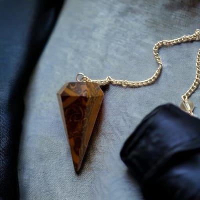Natuurstenen Pendel voor Radiesthesie, Kalligrafie-Jaspis, Vintage Kristallen Slinger, Zeshoekig en Geschikt voor Chakra, Reiki en Meditatie
