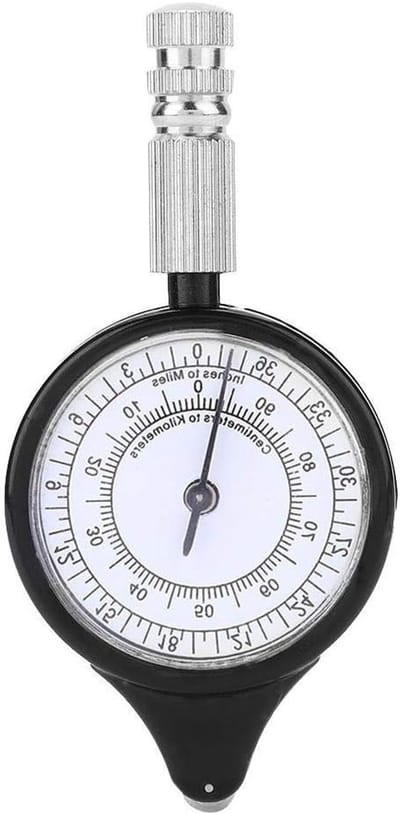 Duurzame en weerbestendige cartografie hulpmiddelen voor buitenactiviteiten, inclusief kaartmeter en calculator