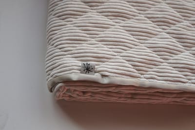 Baby-wiegdekentje-Off-White-afm: 65x90 cm-handgemaakt-(Sweet baby bedstraw)