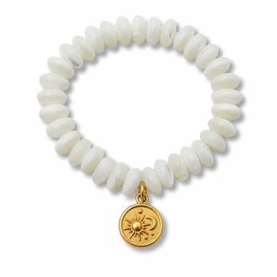 Marama - armband Sun-Moon - damesarmband - elastisch - wit - goud - geslepen schelpensteen - gouden maan en zon hanger - luxe cadeau dames
