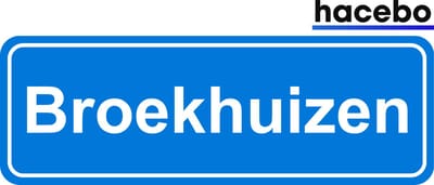 Hacebo - Plaatsnaam Sticker - 29x10 CM - Broekhuizen sticker - Verkeersborden sticker - grappige cadeaus - Broekhuizen