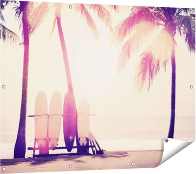 Gards Tuinposter Tropisch Strand met Surfborden - 120x90 cm - Tuindoek - Tuindecoratie - Wanddecoratie buiten - Tuinschilderij