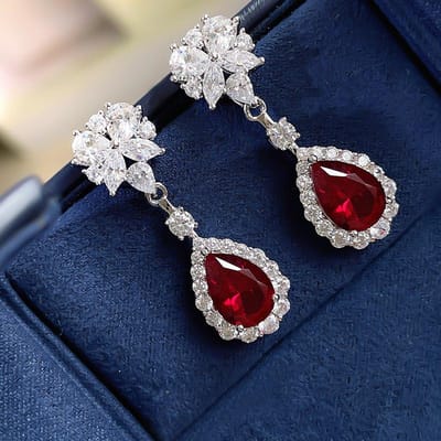 Huitan Helderrode CZ Hangende Oorbellen voor Vrouwen Esthetisch Bloemenontwerp Bruids Huwelijks Oorbellen Jubileumcadeau Trendy Sieraden black