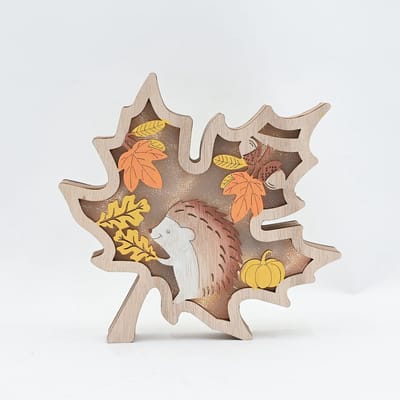 Halloween Decoratie - Esdoornblad - LED Sfeerlamp met Egel, Pompoen en Glitter Accenten - Decoratie voor Herfst en Halloween - Houten Herfst Tafellamp - 15,4 x 12,5 cm
