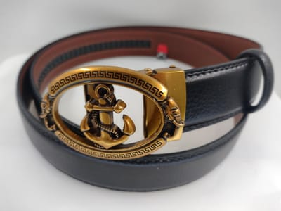 RR15-RB21.15*115 : Zakelijke Leren riem zwart, L115cm, H38mm, D4mm met messingkleurige buckle, Anker aan ketting & 2 olifantenkoppen
