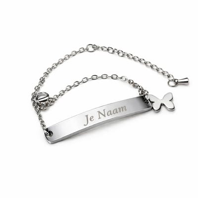 Armband met graveer, Armband met naam, Armband - gepersonaliseerd - zilverkleurig - met vlinderbedel - gebogen naamplaatje - verstelbaar, Armband met naamplaatje ,graveerarmband