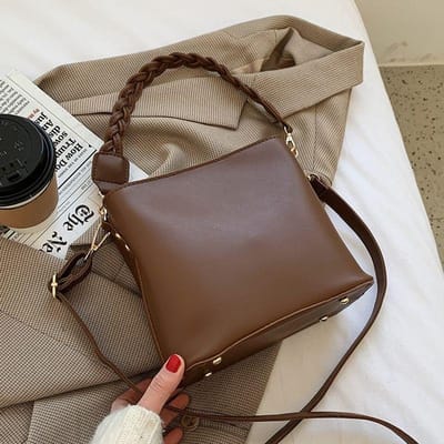 Dames Handtas Mode Effen Kleur Veelzijdig Retro Enkele Schouder Crossbody Tas Onderarm Emmer Tas 21*11.5*18.5cm koffie