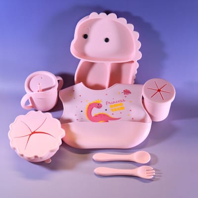 Premium 9-delig Dinosaurus Kinderservies Set Roze - Kraamcadeau meisje - Kinderborden - Kinderbestek - Baby cadeau idee - Baby shower - Kraamkado - Cadeau voor baby - Cadeau voor nieuwe ouders - Baby shower cadeau idee - Bestek voor baby