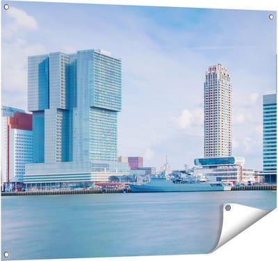 Gards Tuinposter Rotterdamse Skyline aan het Water - 100x80 cm - Tuindoek - Tuindecoratie - Wanddecoratie buiten - Tuinschilderij