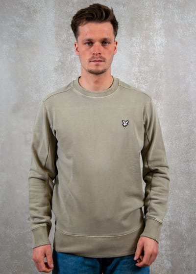 Herensweatshirt met ronde hals van Lyle and Scott in beige, geverfd met natuurlijke verf.