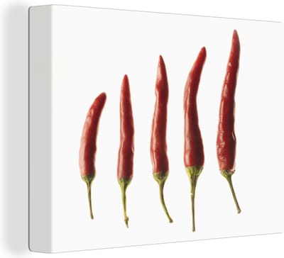 Canvas Schilderij Vier rode chilipepers op volgorde van grootte - 120x90 cm - Wanddecoratie