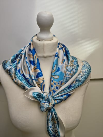 Vierkante dames neksjaal Amanda-gebloemd motief-blauw geel groen wit--halssjaal-sjaal