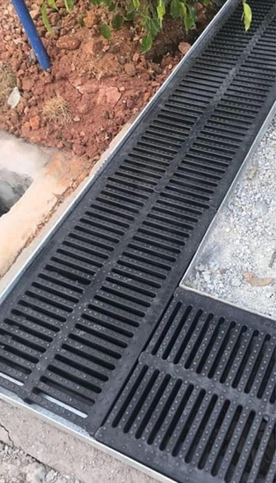 Afvoerkanaal afdekking - Regenafvoer rooster - Efficiënte afwatering - Hoge belastbaarheid - 50 stuks - Zwart