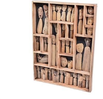 Unieke wanddecoratie “ Family” houten poppetjes in frame - 80 x 60 x 4 cm - licht gewicht !
