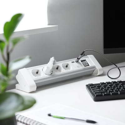 Q-Link stekkerdoos - 4-voudig - randaarde - USB A/C - voor bureau - 3 x 1.5 mmÂ² - 1.5 m - wit/grijs