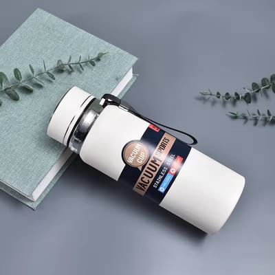 RVS Thermosfles 600ml, digitaal temperatuurdisplay,Waterfles draagbaar met schouderriem - Perfect voor onderweg! Dubbelwandig, vacuümgeïsoleerd Reizen, Vakantie, Fietsen Sportendesign voor sport, wandelen en reizen. Nu verkrijgbaar!